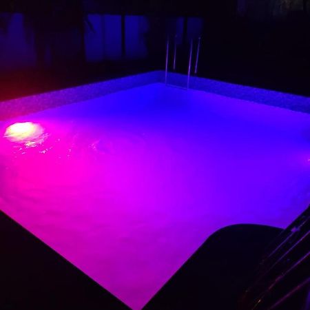The Perfect Stays- Lal Mahal Villa With Disco Pool Lonavala Esterno foto